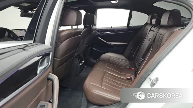 BMW 5 Series (G30) 2019 Белый из Кореи, фото 2