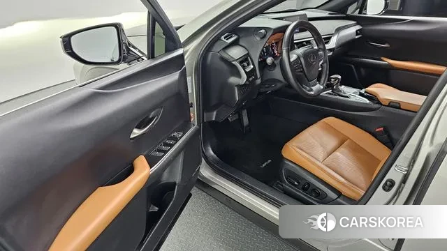 Lexus UX250h 2021 Серебристо-серый из Кореи, фото 2