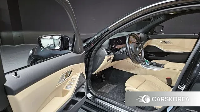 BMW 3 Series (G20) 2023 Черный из Кореи, фото 2