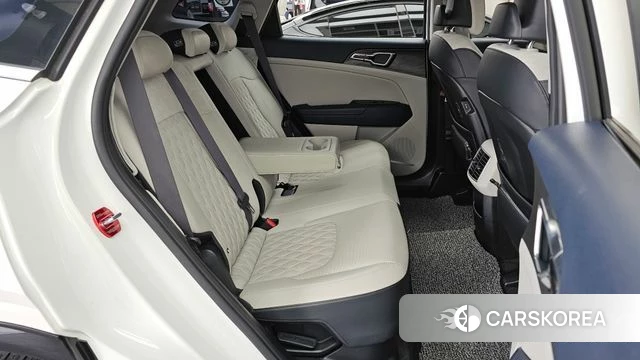 Kia Sportage 5th Generation Hybrid 2023 Белый из Кореи, фото 2