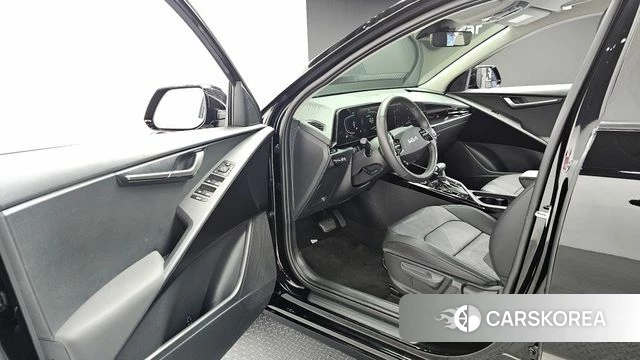 Kia Di Ol Nu Niro 2024 Черный из Кореи, фото 2