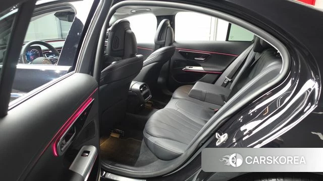 Mercedes-Benz E-Class W214 2024 Черный из Кореи, фото 2