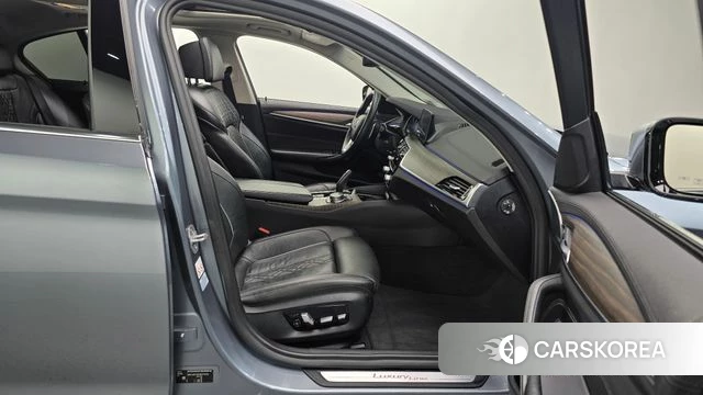 BMW 5 Series (G30) 2018 Серебряный из Кореи, фото 2