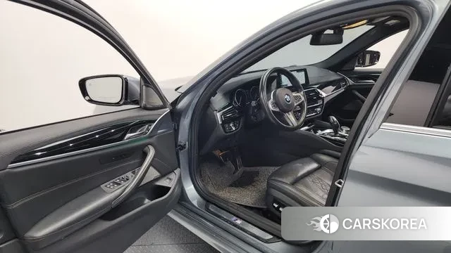 BMW 5 Series (G30) 2018 Серый из Кореи, фото 2