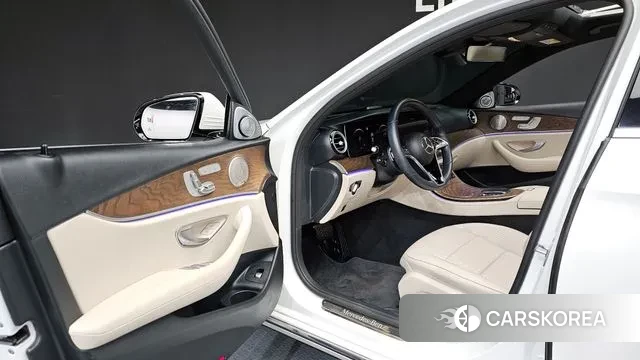 Mercedes-Benz E-Class W213 2022 Белый из Кореи, фото 2