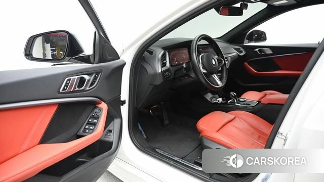 BMW 1 Series (F40) 2021 Белый из Кореи, фото 2