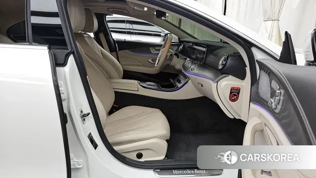 Mercedes-Benz CLS-Class C257 2023 Белый из Кореи, фото 2