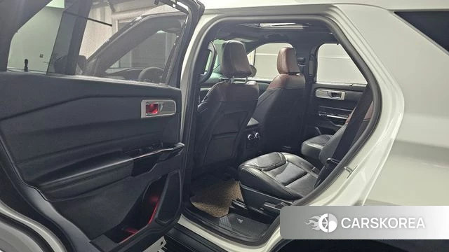 Ford Explorer 6th Generation 2022 Белый из Кореи, фото 2