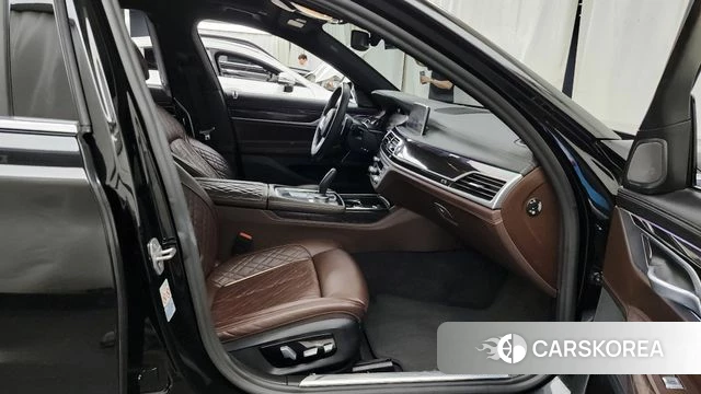 BMW 7 Series (G11) 2020 Черный из Кореи, фото 2