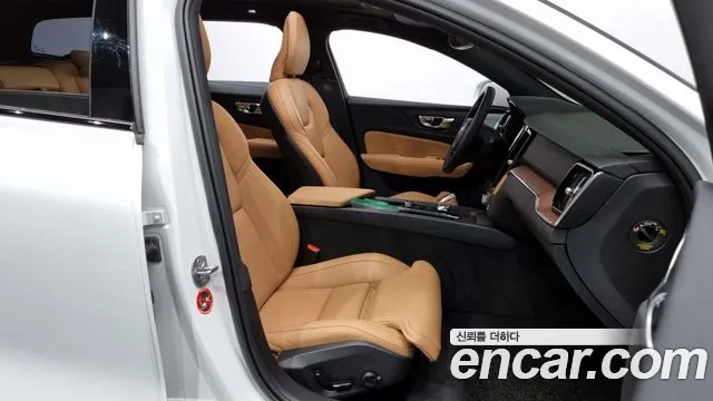 Volvo V60 Cross-Country 2nd Generation 2023 Белый из Кореи, фото 2