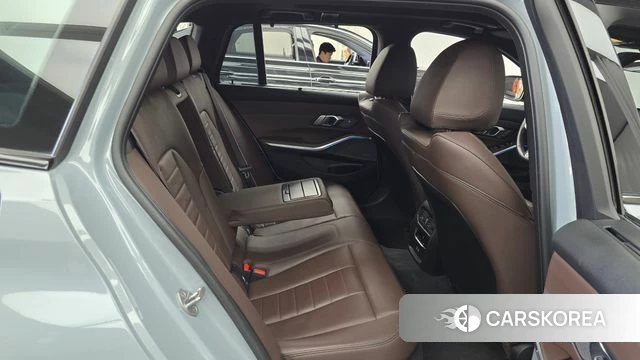BMW 3 Series (G20) 2024 Серебристо-серый из Кореи, фото 2