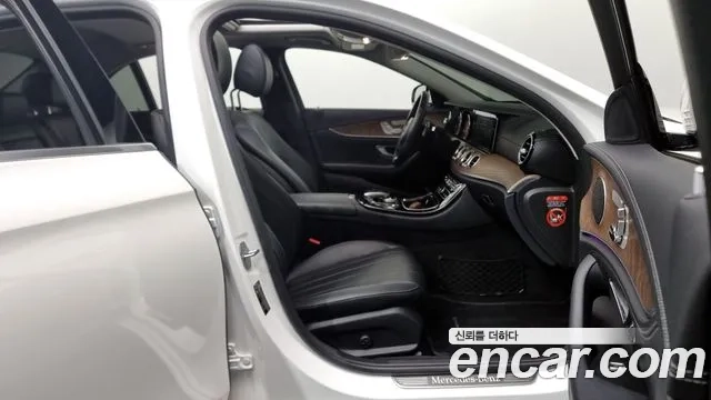 Mercedes-Benz E-Class W213 2018 Белый из Кореи, фото 2