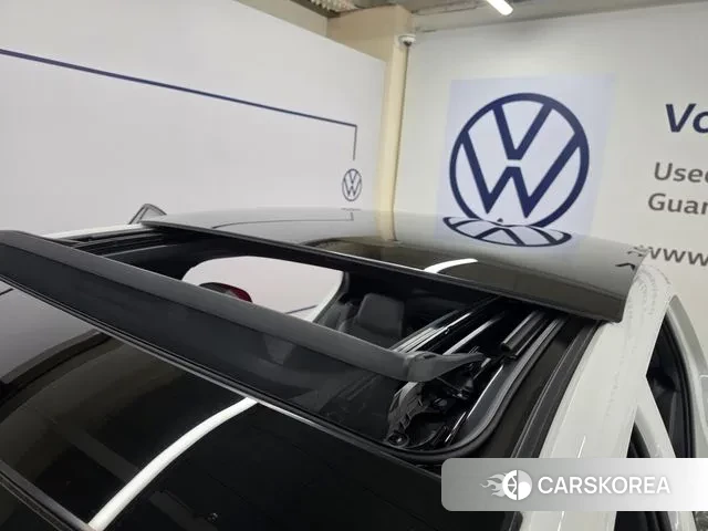 Volkswagen Golf 8th Generation 2024 Белый из Кореи, фото 2