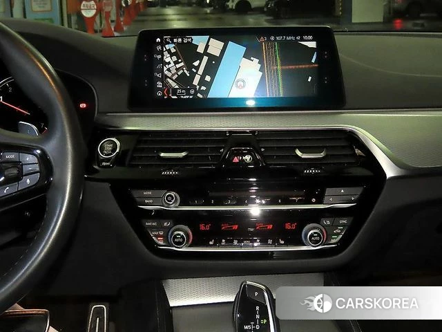 BMW 5 Series (G30) 2018 Серебристо-серый из Кореи, фото 2