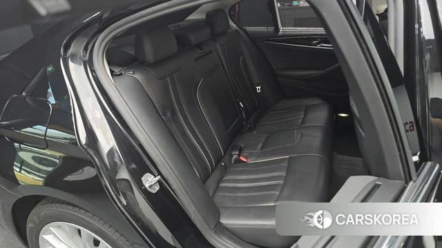 BMW 5 Series (G30) 2022 Черный из Кореи, фото 2