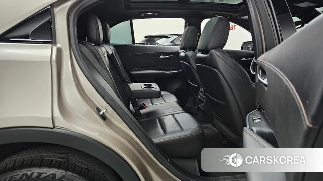 Cadillac XT4 2023 Песочный из Кореи, фото 2
