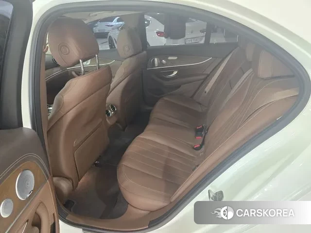 Mercedes-Benz E-Class W213 2018 Белый из Кореи, фото 2