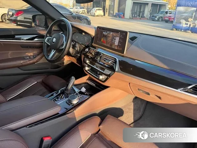 BMW 5 Series (G30) 2021 Серебристо-серый из Кореи, фото 2