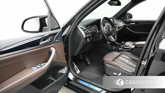 BMW X3 (G01) 2023 Черный из Кореи, фото 2