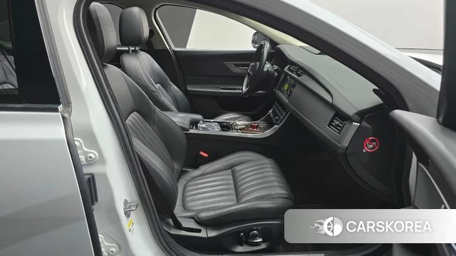 Jaguar XF (X260) 2019 Белый из Кореи, фото 2