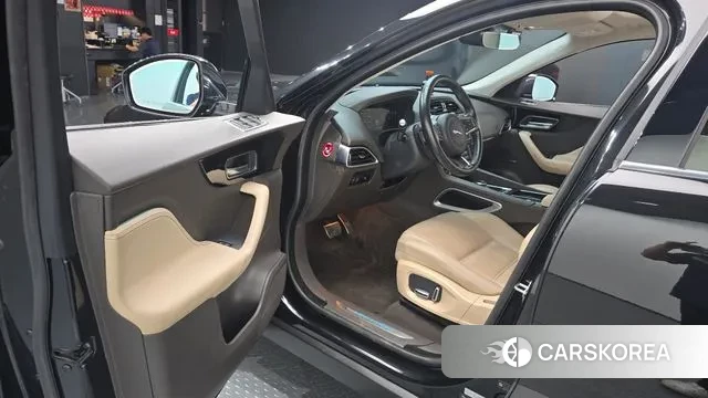 Jaguar F-PACE 2019 Черный из Кореи, фото 2