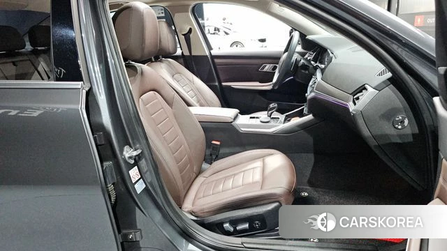 BMW 3 Series (G20) 2021 Серебристо-серый из Кореи, фото 2