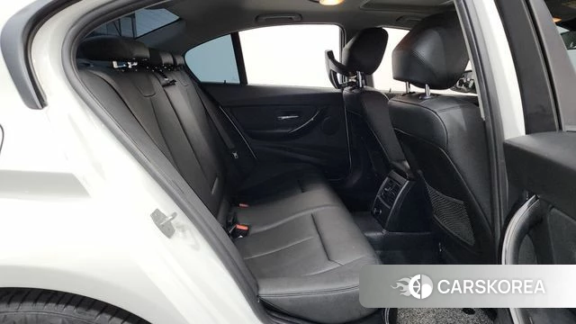 BMW 3 Series (F30) 2018 Белый из Кореи, фото 2