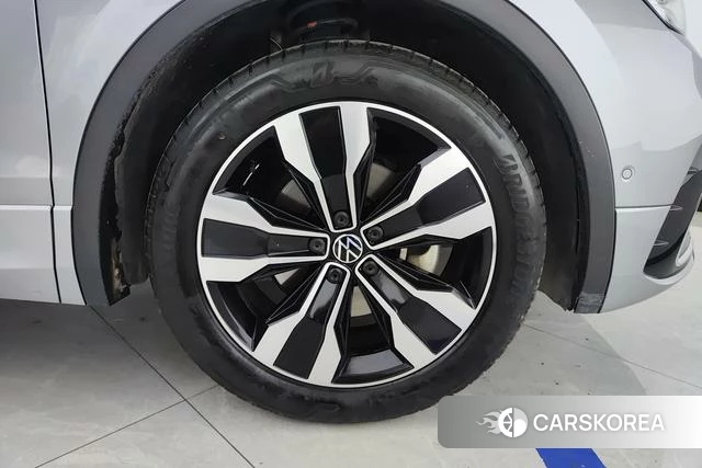 Volkswagen Tiguan L 2022 Темно-серый из Китая, фото 2