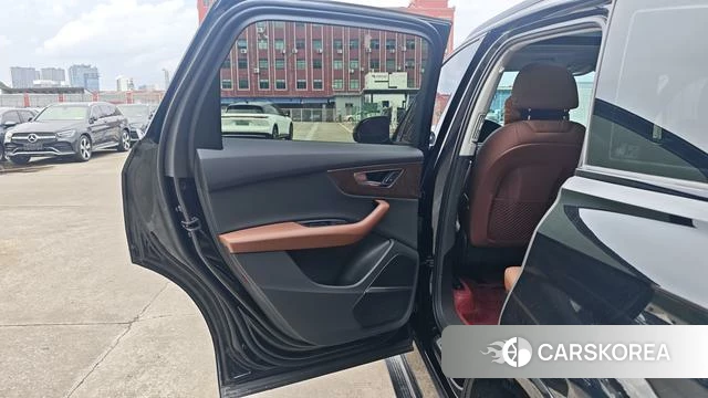 Audi Q7 2022 Черный из Китая, фото 2
