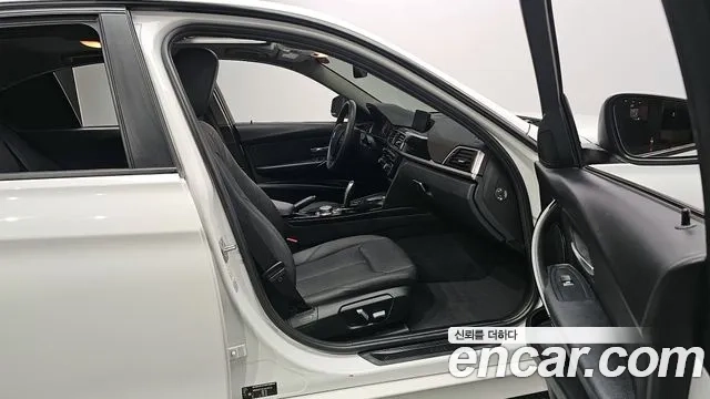 BMW 3 Series (F30) 2018 Белый из Кореи, фото 2