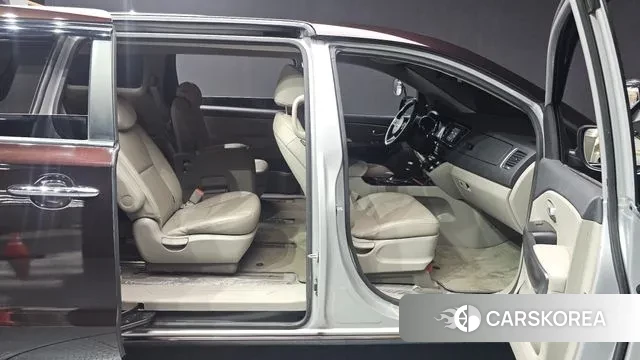 Kia The New Carnival 2018 Коричневый из Кореи, фото 2