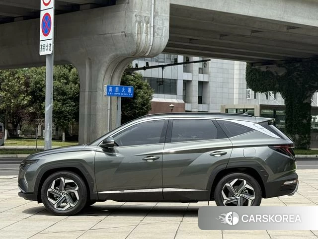 Hyundai Tucson 2022 Темно-серый из Китая, фото 2