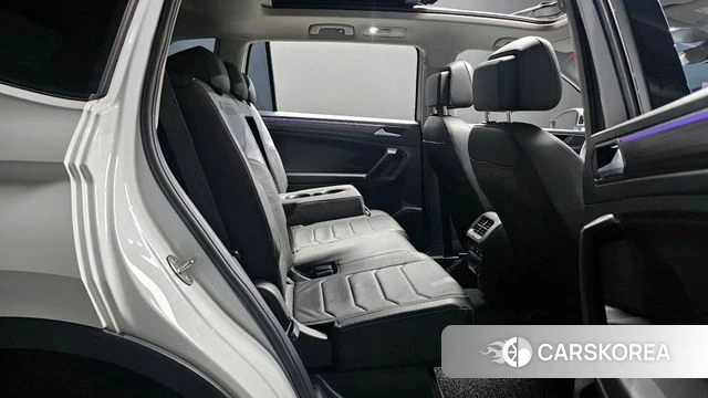 Volkswagen Tiguan Allspace 2024 Белый из Кореи, фото 2