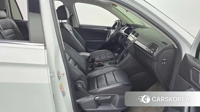 Volkswagen Tiguan Allspace 2020 Белый из Кореи, фото 2