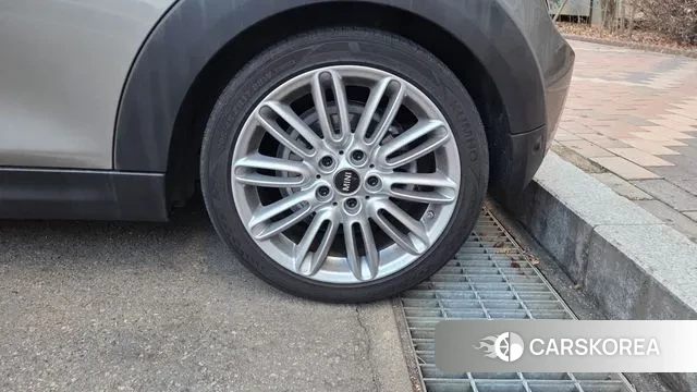 Mini Cooper Convertible 2020 Серебряный из Кореи, фото 2