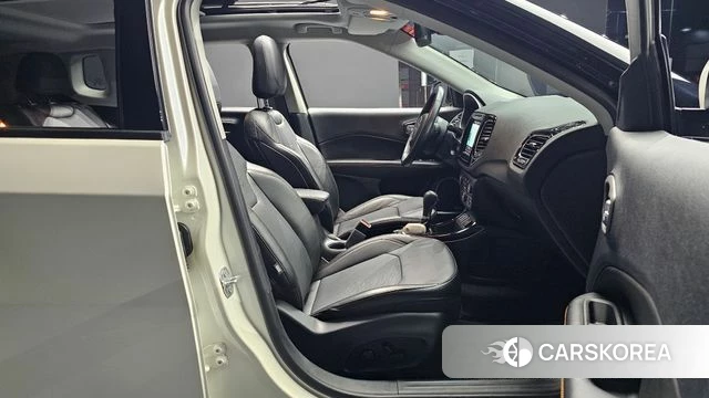 Jeep Compass 2nd Generation 2021 Жемчужный цвет из Кореи, фото 2