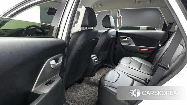 Kia Niro Plus 2022 Белый из Кореи, фото 2