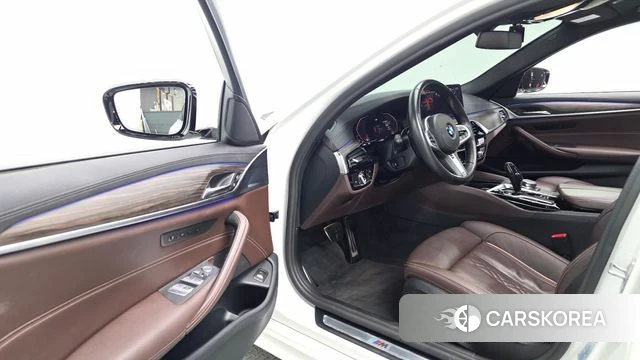 BMW 5 Series (G30) 2021 Белый из Кореи, фото 2