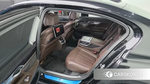 BMW 7 Series (G11) 2020 Черный из Кореи, фото 2