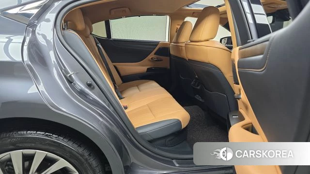 Lexus ES300h 7th generation 2024 Серый из Кореи, фото 2
