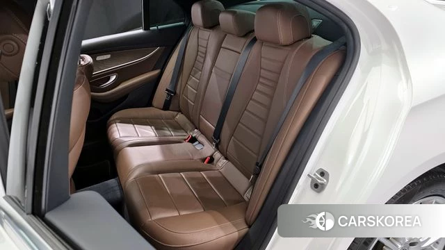 Mercedes-Benz E-Class W213 2022 Белый из Кореи, фото 2