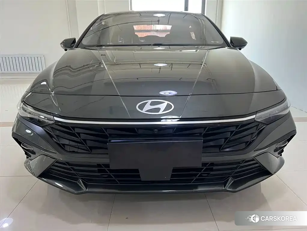 Hyundai Elantra 2023 Silver/gray из Китая, фото 2