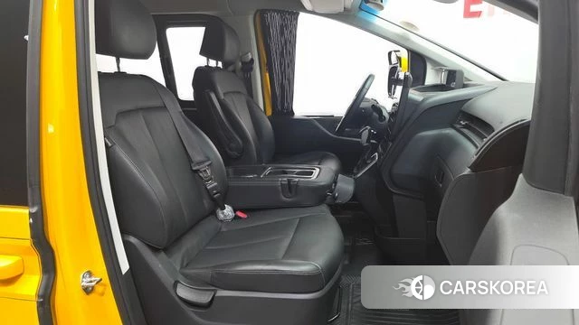 Hyundai Staria 2023 Белый из Кореи, фото 2