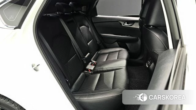 Kia The New K3 2nd generation 2023 Белый из Кореи, фото 2