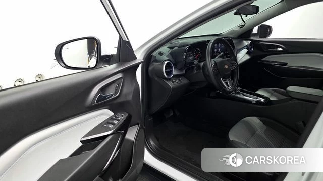 Chevrolet (GM Daewoo) Trax Crossover 2023 Белый из Кореи, фото 2