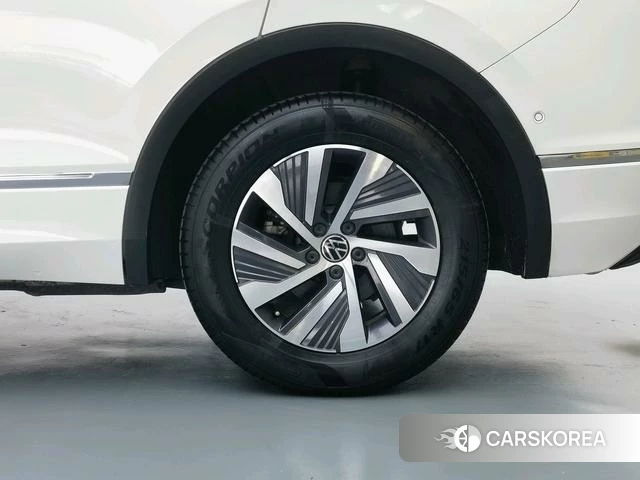 Volkswagen Tiguan L PHEV 2021 Белый из Китая, фото 2