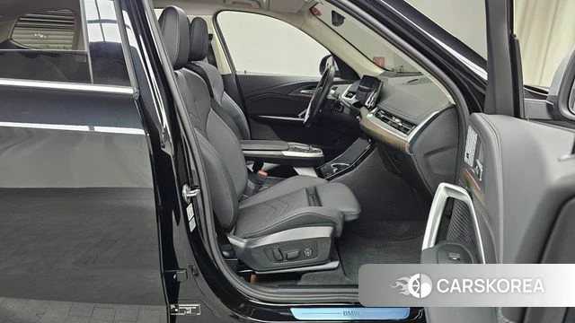 BMW X1 (U11) 2023 Черный из Кореи, фото 2