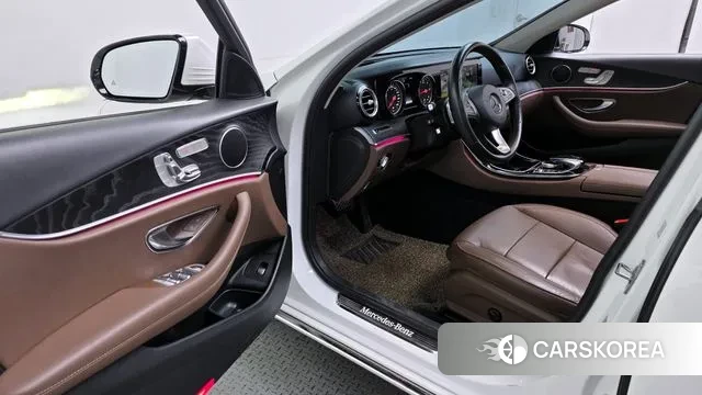 Mercedes-Benz E-Class W213 2018 Белый из Кореи, фото 2