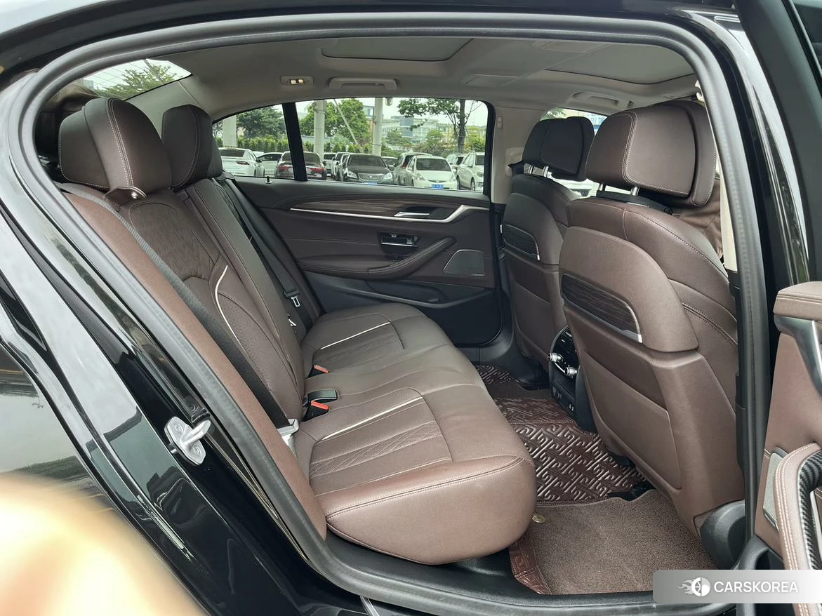 BMW 5 series 2020 Черный из Китая, фото 2
