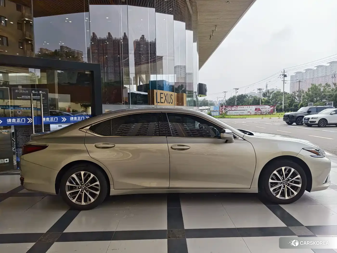 Lexus ES 2022 Champagne/brown из Китая, фото 2
